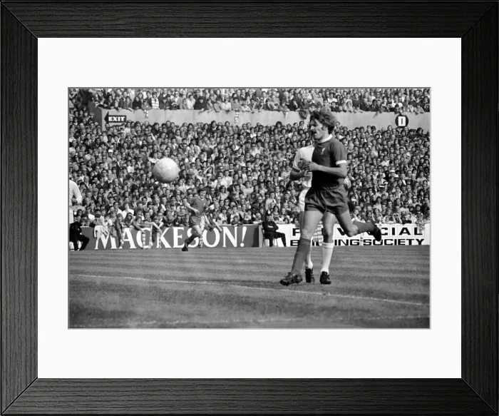 Framed Print : Football: Leeds United (1) v. Liverpool (0). September 1971 71-12020-062 Framed Print : Football: Leeds United (1) v. Liverpool (0). September 1971 71-12020-062