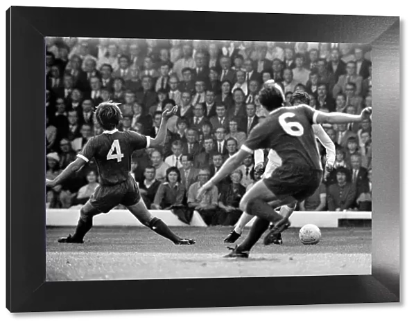 Football: Leeds United (1) v. Liverpool (0). September 1971 71-12020-037
