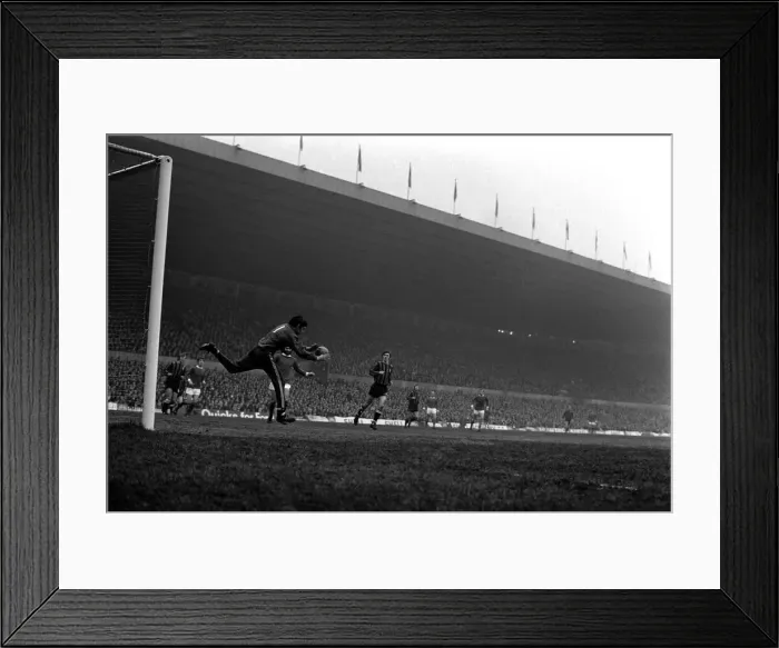 Framed Print : Manchester United v. Middlesbrough. F. A. Cup 3rd round. January 1971 71-00067-016