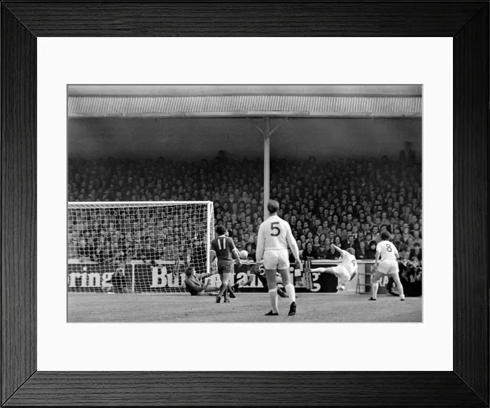 Framed Print : Football: Leeds United (1) v. Liverpool (0). September 1971 71-12020-018 Framed Print : Football: Leeds United (1) v. Liverpool (0). September 1971 71-12020-018