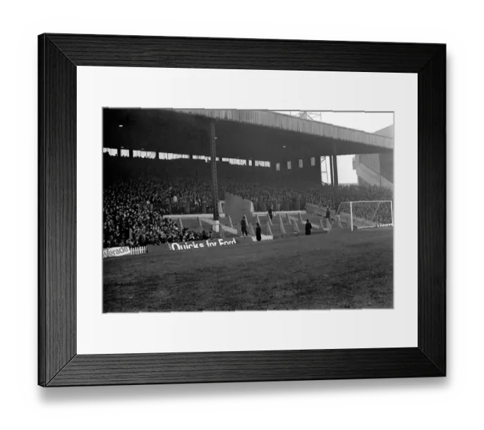 Framed Print : Manchester United v. Middlesbrough. F. A. Cup 3rd round. January 1971 71-00067-022