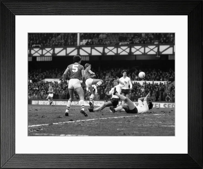 Framed Print : English League Division One match at Goodison Park Everton 2 v Tottenham Hotspur 1 Framed Print : English League Division One match at Goodison Park Everton 2 v Tottenham Hotspur 1