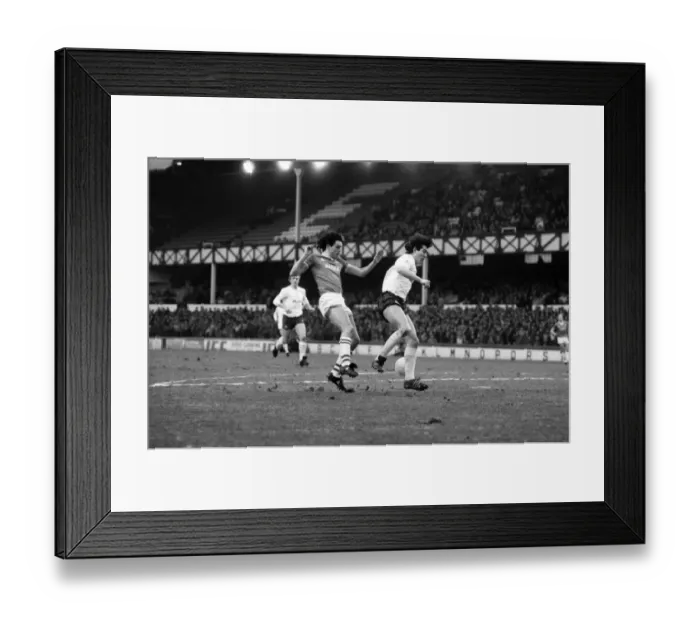 Framed Print : English League Division One match at Goodison Park Everton 2 v Tottenham Hotspur 1 Framed Print : English League Division One match at Goodison Park Everton 2 v Tottenham Hotspur 1