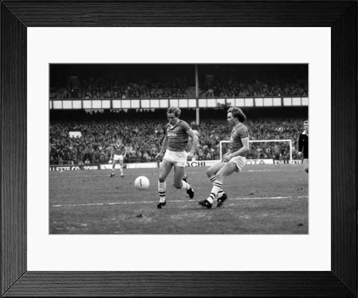 Framed Print : English League Division One match at Goodison Park Everton 2 v Tottenham Hotspur 1