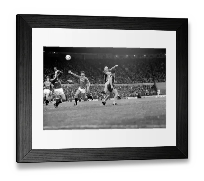 Framed Print : English League Division One match at Old Trafford Manchester United 3 v Southampton