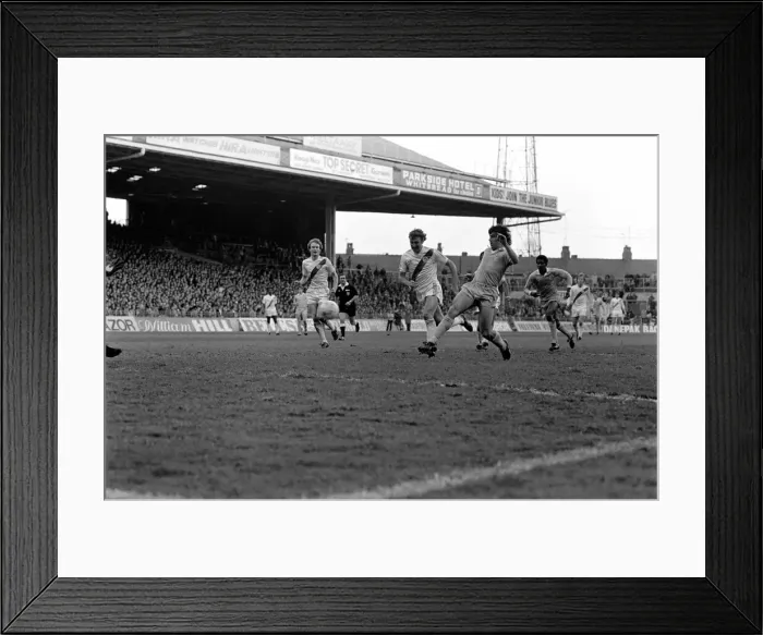 Framed Print : Manchester City 1 v. Crystal Palace 1. Division One Football. May 1981 MF02-28-068 Framed Print : Manchester City 1 v. Crystal Palace 1. Division One Football. May 1981 MF02-28-068
