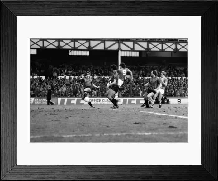 Framed Print : English FA Cup match at Goodison Park. Everton 0 v Gillingham 0 Graeme Sharpe Framed Print : English FA Cup match at Goodison Park. Everton 0 v Gillingham 0 Graeme Sharpe
