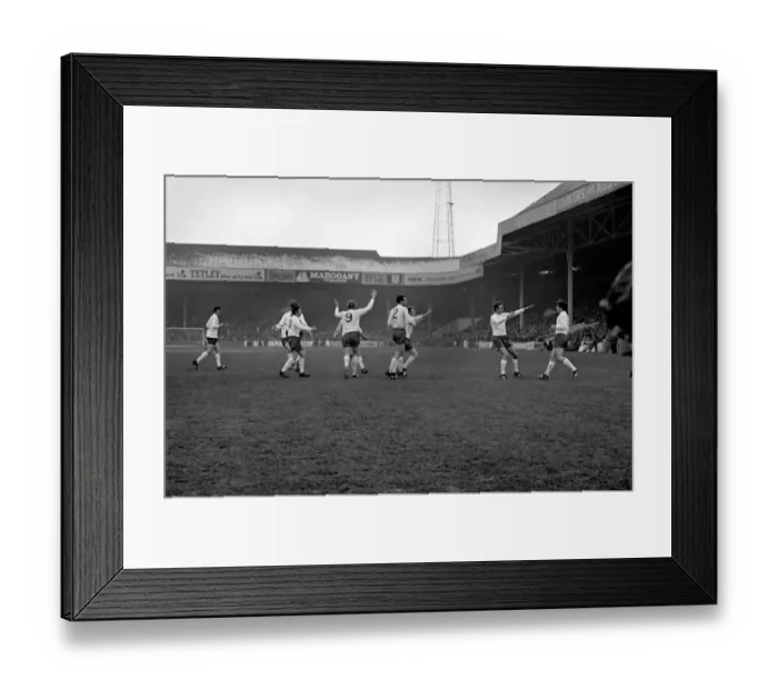 Framed Print : English League Division One match at Maine Road Manchester City 1 v Leeds United 2 Framed Print : English League Division One match at Maine Road Manchester City 1 v Leeds United 2