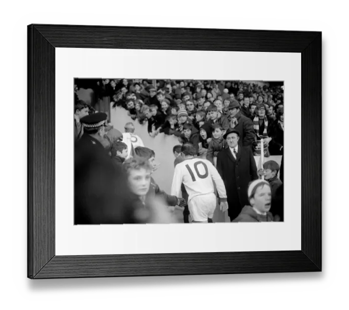 Framed Print : English League Division One match Burnley 1 v Manchester United 1 Framed Print : English League Division One match Burnley 1 v Manchester United 1
