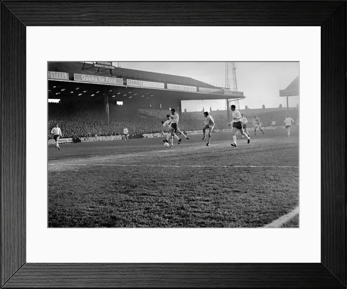 Framed Print : English League Division One match at Maine Road Manchester City 1 v Leeds United 2 Framed Print : English League Division One match at Maine Road Manchester City 1 v Leeds United 2