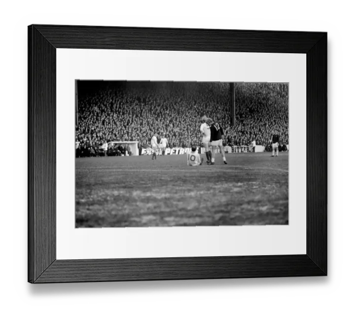 Framed Print : English League Division One match Burnley 1 v Manchester United 1 Framed Print : English League Division One match Burnley 1 v Manchester United 1