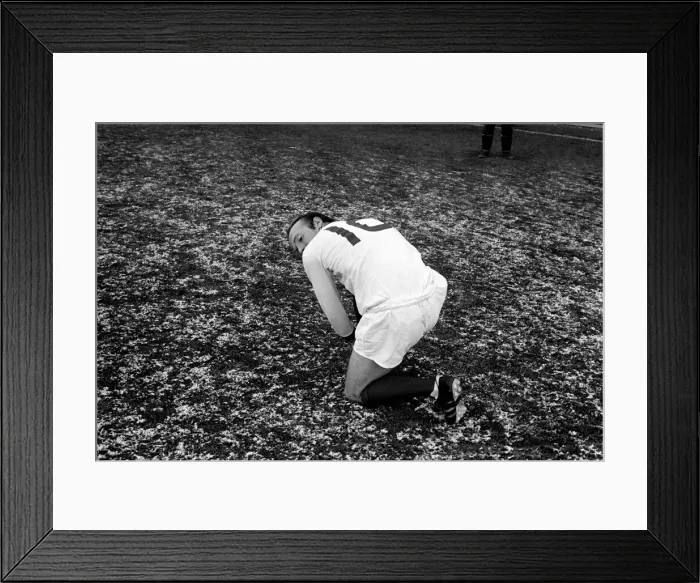 Framed Print : English League Division One match Burnley 1 v Manchester United 1 Framed Print : English League Division One match Burnley 1 v Manchester United 1