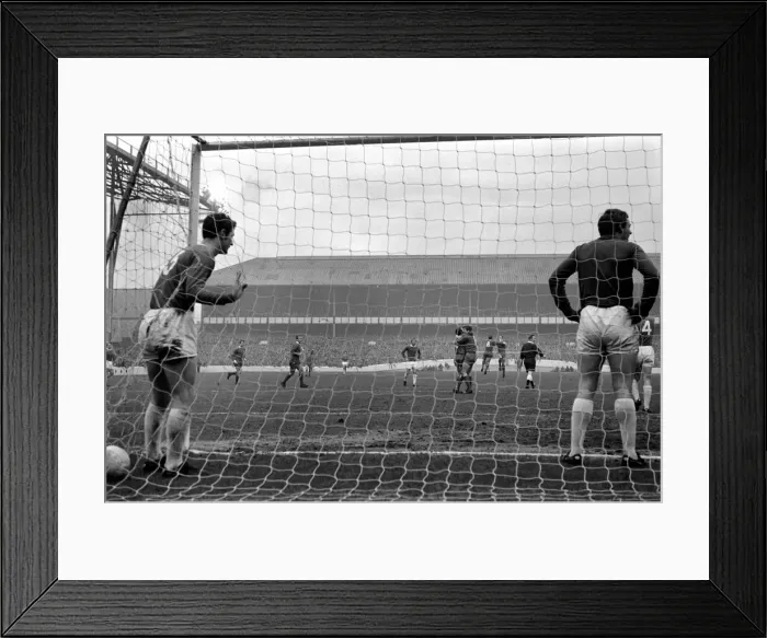 Framed Print : English League Division One match at Goodison Park Everton 0 v Liverpool 3 Framed Print : English League Division One match at Goodison Park Everton 0 v Liverpool 3