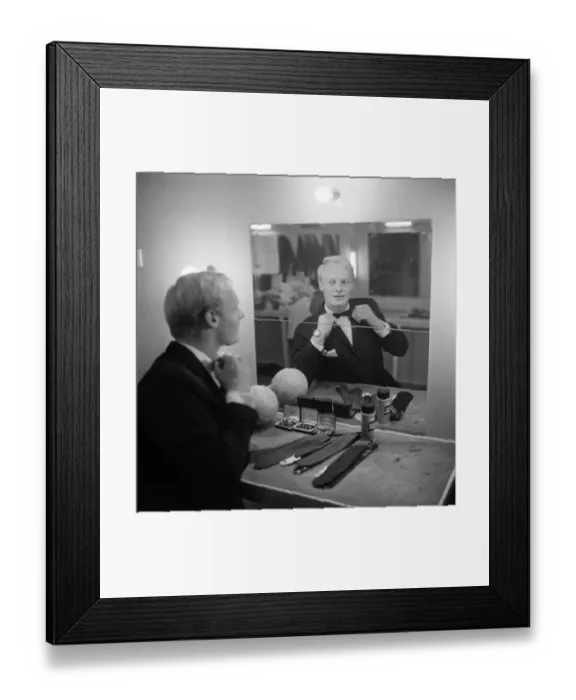 Framed Print : Peter Mellor, Burnley goalie and male model in the drssing room before a fashion show Framed Print : Peter Mellor, Burnley goalie and male model in the drssing room before a fashion show