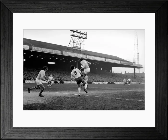 Framed Print : English League Division One match at Maine Road Manchester City 1 v Leeds United 2 Framed Print : English League Division One match at Maine Road Manchester City 1 v Leeds United 2