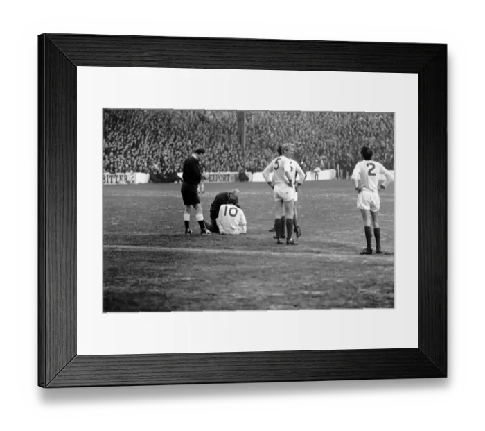 Framed Print : English League Division One match Burnley 1 v Manchester United 1