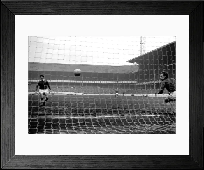 Framed Print : English League Division One match at Goodison Park Everton 0 v Liverpool 3 Framed Print : English League Division One match at Goodison Park Everton 0 v Liverpool 3