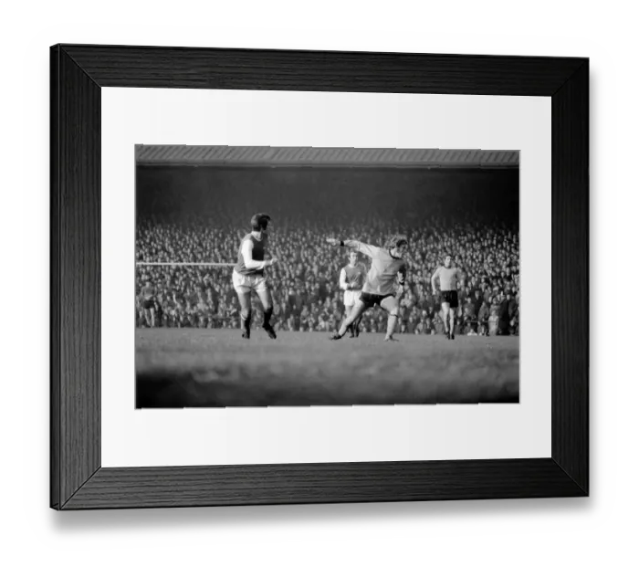 Framed Print : English League Division One match Wolverhampton Wanderers 2 v Arsenal 0