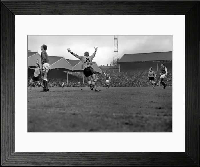 Framed Print : English League Division One match Wolverhampton Wanderers 2 v Arsenal 0