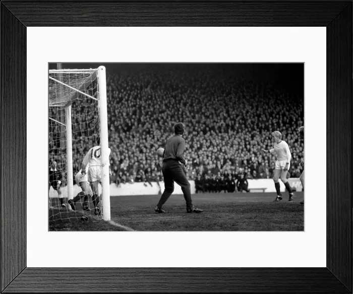 Framed Print : English League Division One match Burnley 1 v Manchester United 1 Framed Print : English League Division One match Burnley 1 v Manchester United 1