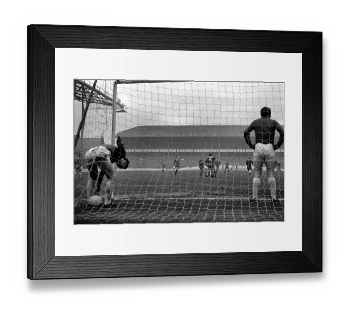 Framed Print : English League Division One match at Goodison Park Everton 0 v Liverpool 3 Framed Print : English League Division One match at Goodison Park Everton 0 v Liverpool 3