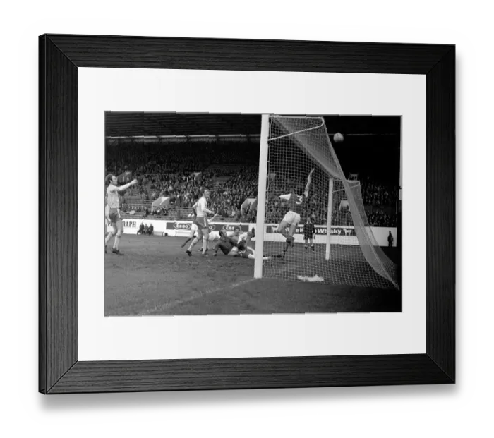 Framed Print : English League Division match at Hillsborough Sheffield Wednesday 1 v Chelsea 3 Framed Print : English League Division match at Hillsborough Sheffield Wednesday 1 v Chelsea 3