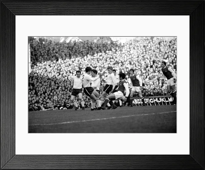 Framed Print : English League Division One match at Highbury Arsenal 4 v Derby County 0 Framed Print : English League Division One match at Highbury Arsenal 4 v Derby County 0