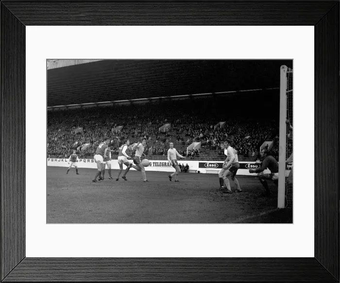 Framed Print : English League Division match at Hillsborough Sheffield Wednesday 1 v Chelsea 3 Framed Print : English League Division match at Hillsborough Sheffield Wednesday 1 v Chelsea 3