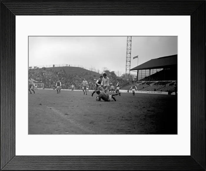 Framed Print : English League Division match at Hillsborough Sheffield Wednesday 1 v Chelsea 3 Framed Print : English League Division match at Hillsborough Sheffield Wednesday 1 v Chelsea 3