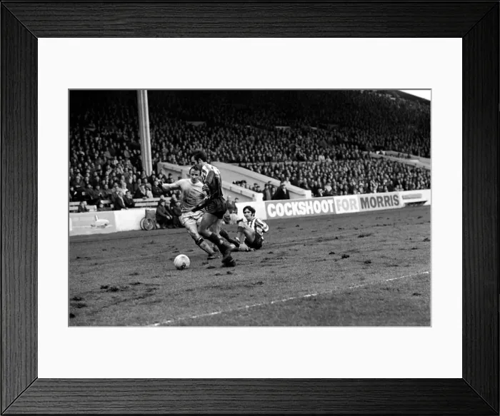 Framed Print : English League Division match at Maine Road Manchester City 1. Southampton 0 Framed Print : English League Division match at Maine Road Manchester City 1. Southampton 0
