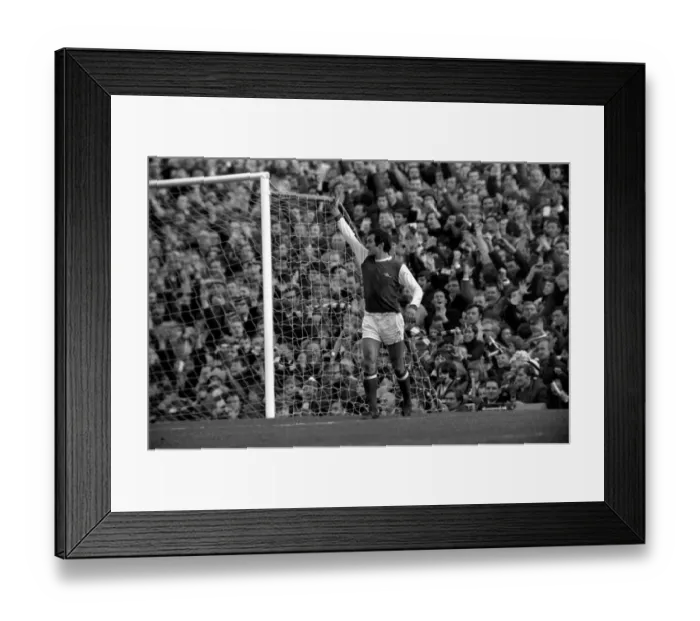 Framed Print : English League Division One match at Highbury Arsenal 4 v Derby County 0 Framed Print : English League Division One match at Highbury Arsenal 4 v Derby County 0