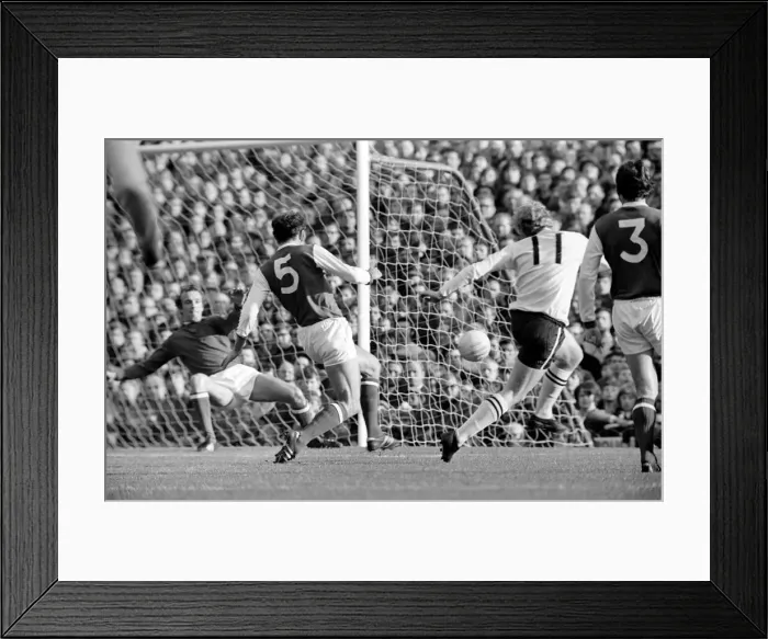 Framed Print : English League Division One match at Highbury Arsenal 4 v Derby County 0 Framed Print : English League Division One match at Highbury Arsenal 4 v Derby County 0