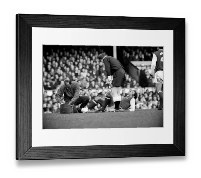 Framed Print : English League Division One match at Highbury Arsenal 4 v Derby County 0 Framed Print : English League Division One match at Highbury Arsenal 4 v Derby County 0
