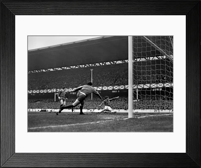 Framed Print : English League Division One match at Goodison Park. Everton 0 v Liverpool 3 Framed Print : English League Division One match at Goodison Park. Everton 0 v Liverpool 3