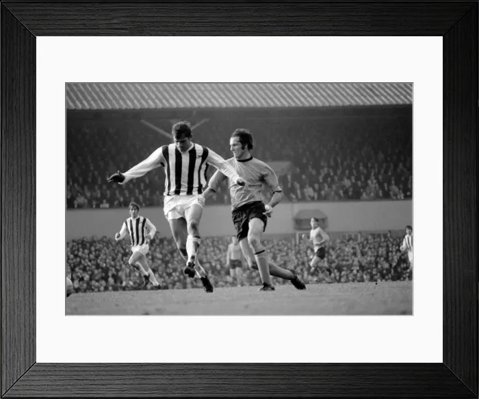 Framed Print : English League Division One match Wolverhampton Wanderers 1 v West Bromwich Albion Framed Print : English League Division One match Wolverhampton Wanderers 1 v West Bromwich Albion