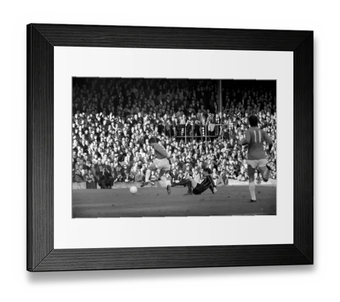 Framed Print : English League Division One match at Portman Road Ipswich 1 v Manchester City 1