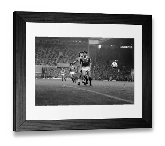 Framed Print : English League Division One match at Old Trafford Manchester United 0 v Everton 1