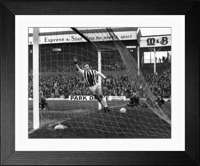 Framed Print : Jeff Astle celebrates a goal for West Bromwich Albion. Circa 1969 P016882 Framed Print : Jeff Astle celebrates a goal for West Bromwich Albion. Circa 1969 P016882