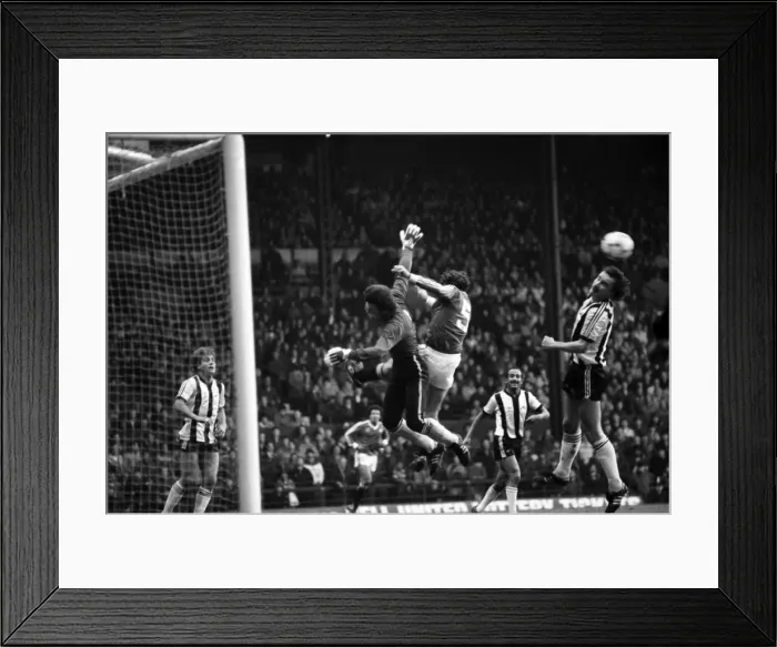 Framed Print : English League Division One match at Old Trafford. Manchester United 4 v Notts County 0 Framed Print : English League Division One match at Old Trafford. Manchester United 4 v Notts County 0