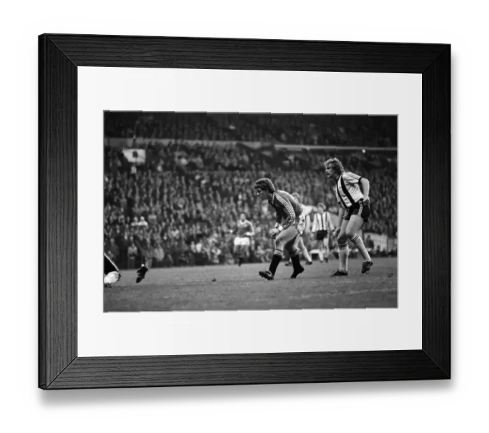 Framed Print : English League Division One match at Old Trafford. Manchester United 4 v Notts County 0 Framed Print : English League Division One match at Old Trafford. Manchester United 4 v Notts County 0