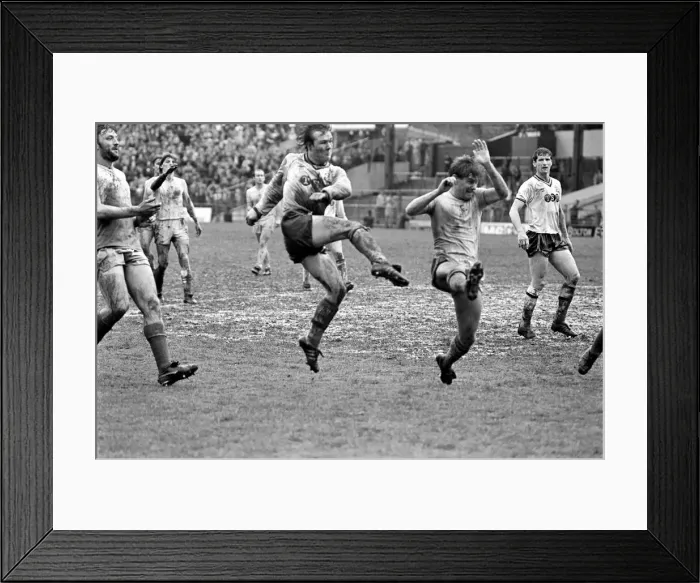 Framed Print : English League Division Two match. Bolton Wanderers 0 v Chelsea 1. May 1983 MF11-27-021