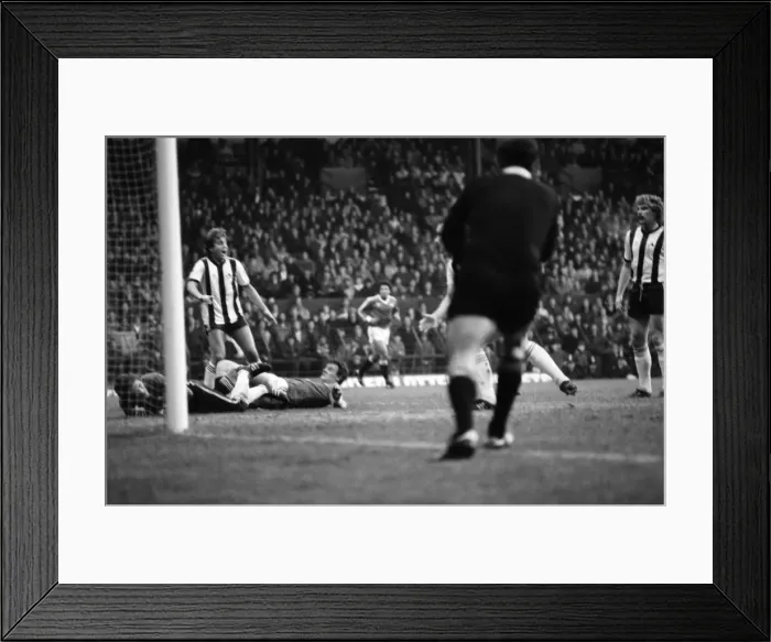 Framed Print : English League Division One match at Old Trafford. Manchester United 4 v Notts County 0 Framed Print : English League Division One match at Old Trafford. Manchester United 4 v Notts County 0