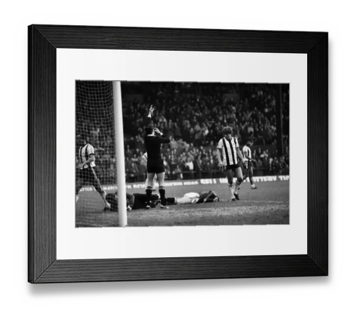 Framed Print : English League Division One match at Old Trafford. Manchester United 4 v Notts County 0