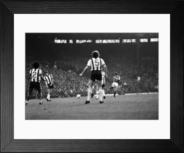 Framed Print : English League Division One match at Old Trafford. Manchester United 4 v Notts County 0 Framed Print : English League Division One match at Old Trafford. Manchester United 4 v Notts County 0