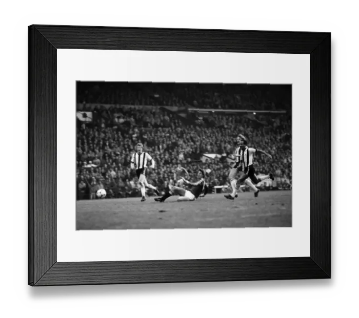 Framed Print : English League Division One match at Old Trafford. Manchester United 4 v Notts County 0 Framed Print : English League Division One match at Old Trafford. Manchester United 4 v Notts County 0