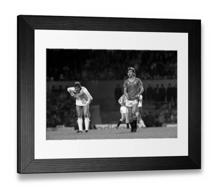 Framed Print : Emglish League Division One match. Manchester United 1 v Tottenham Hotspur 0