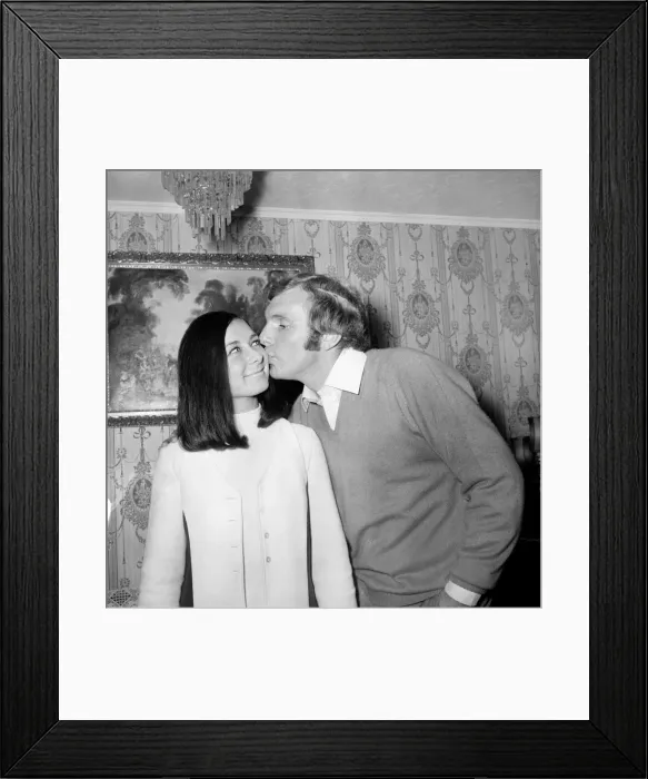 Framed Print : Bobby Moore Met his Number one fan'Tonight at his home in Chigwell Essex