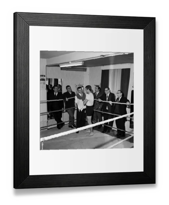 Framed Print : Foremans Borough Gym. Watching Middleweight Mark Rowe Framed Print : Foremans Borough Gym. Watching Middleweight Mark Rowe