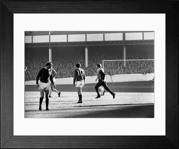 Framed Print : English League Division One match at Goodison Park Everton 1 v Nottingham Forest 0 Framed Print : English League Division One match at Goodison Park Everton 1 v Nottingham Forest 0