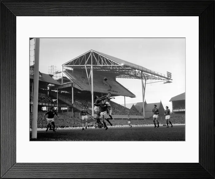 Framed Print : English League Division One match at Goodison Park Everton 1 v Nottingham Forest 0